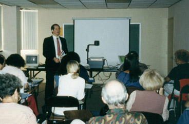 Dr. Robert Fels, biofeedback therapist, presenting biofeedback applications seminar to psychologists May 13, 1995.